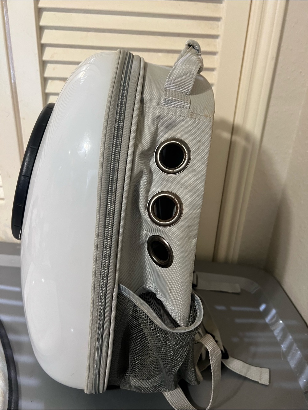 Expandable Bubble Pet Carrier Backpack in Light Gray & White - Picture 12 of 16